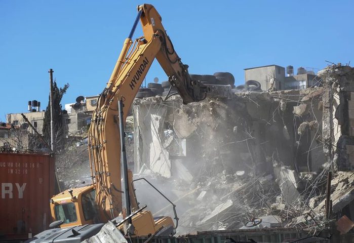 قوات الاحتلال تهدم منزلاً في سلوان