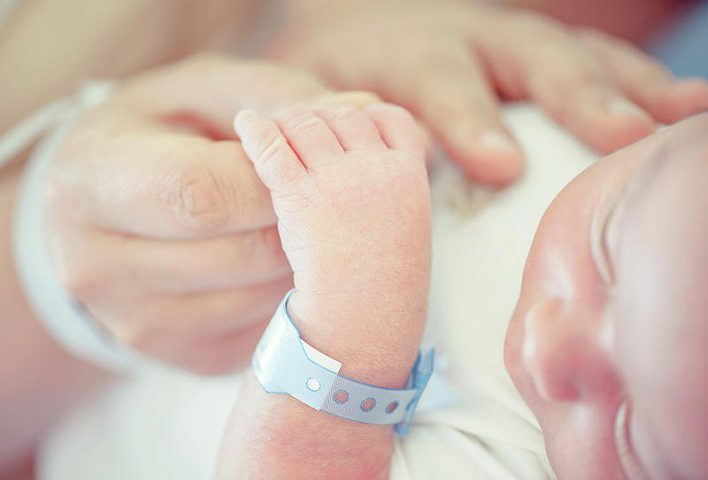 حملة إسرائيلية لتهويد آلاف المواليد من بويضات مُتبرع بها