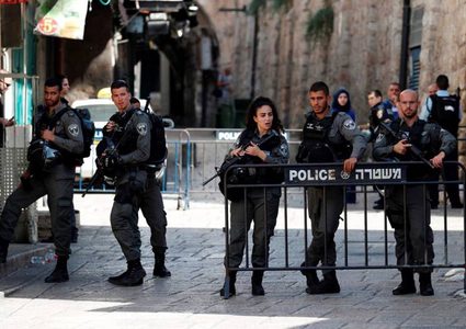 القدس: الاحتلال يزيل رايات فتح من عدة أحياء