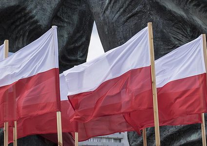 بولندا: يجب معاقبة "المعتدين" على السفارة الأمريكية في بغداد