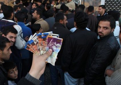 الحكومة تشكف موعد صرف رواتب الموظفين وباقي المستحقات