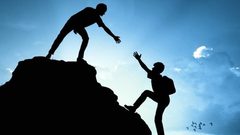 دراسة: الإحسان للآخرين يساعد على تخفيف الألم الجسدي