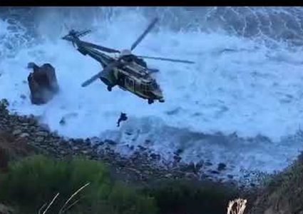 سيدة ينقذها صراخها من الموت وحيدة بعد سقوطها عن جرف