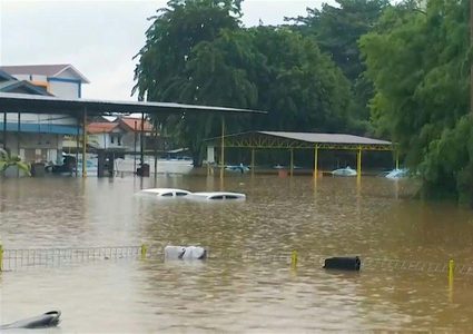 ارتفاع حصيلة ضحايا الفيضانات في أندونيسيا إلى 18