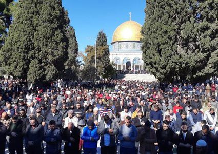 40 ألف مصل يؤدون الجمعة في الأقصى