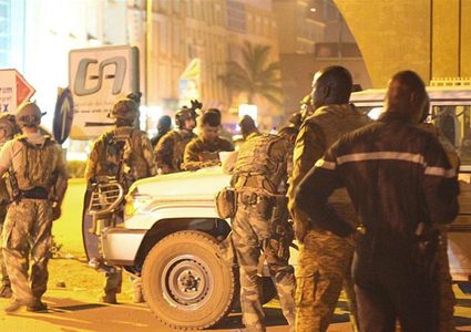 مقتل 14 تلميذًا بهجوم على حافلة في بوركينا فاسو