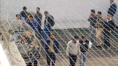 أسرى" رامون" يطالبون بدعم خطواتهم النضالية ضد إدارة السجون