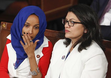 ترامب يحرض أنصاره ضد رشيدة طليب وإلهان عمر