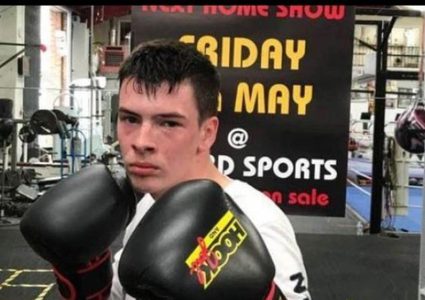 شاهد ملاكم شاب ينجو من الموت طحنا بطريقة مدهشة !