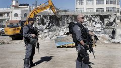 الاحتلال يوقف العمل بمنزل غرب بيت لحم