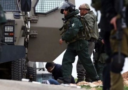 حملة اعتقالات ومداهمات بالضفة