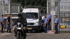 نقل أسرى قسم (6) في سجن "ريمون" إلى "نفحة"