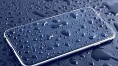 نصائح لإنقاذ الهاتف عند تعرضه لمياه الأمطار