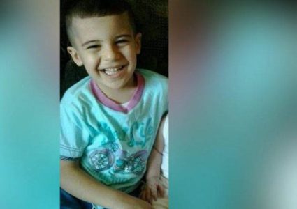 أب يقتل طفله بالاشتراك مع زوجته