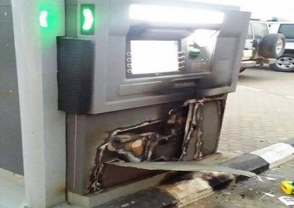 مجهولون يسرقون صرافا آليا لأحد البنوك في أريحا
