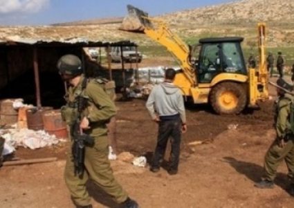 أريحا: قوات الاحتلال تهدم منزلا متنقلا وحظيرة أغنام