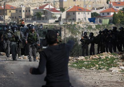 قمع مسيرة سلمية مناهضة للاستيطان في قلقيلية