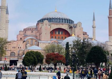 تركيا تستهدف زيادة إيرادات السياحة إلى 40 مليار دولار