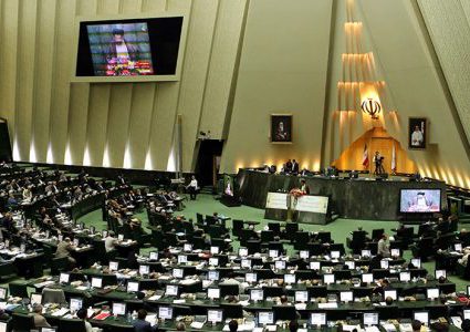 ايران تصنف الجيش الأمريكي على لائحة الإرهاب