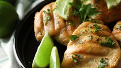 تتبيلة الدجاج بالليمون والكزبرة