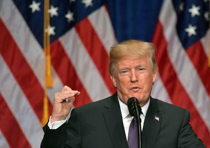 ترامب: ندرس كل الخيارات للرد على العدوان الإيراني