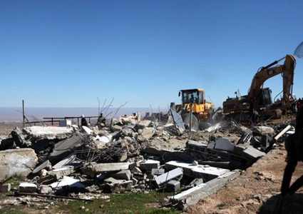 سلطات الاحتلال تجبر عائلة مقدسية على هدم منزلها في المكبر