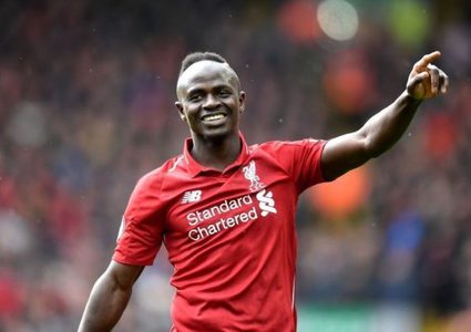 ماني الراقص الوحيد على منصة التتويج