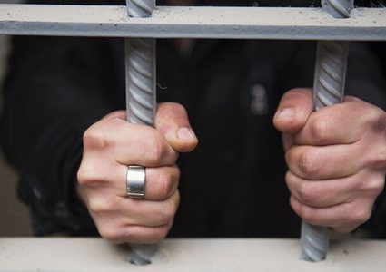 الحكم على "السفاح المقنع" بالقتل والصلب في مكان عام