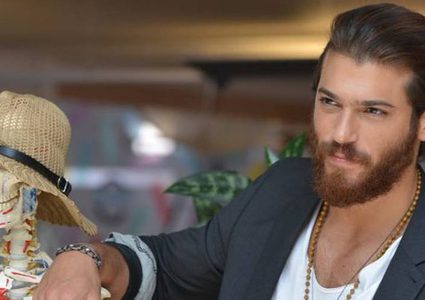 الممثل التركي جان يامان يصدم الجمهور