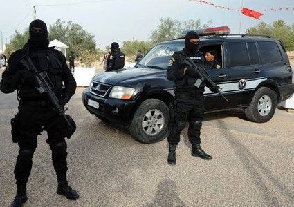 تونس تضبط 19 متسللاً قرب الحدود مع ليبيا