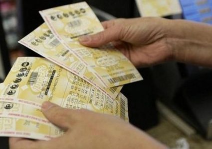 بيع بطاقة يانصيب بمبلغ 53 مليون دولار في كندا