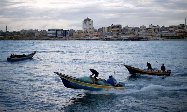 مركز حقوقي: 351 انتهاكًا إسرائيليًا بحق صيادي غزة خلال 2019