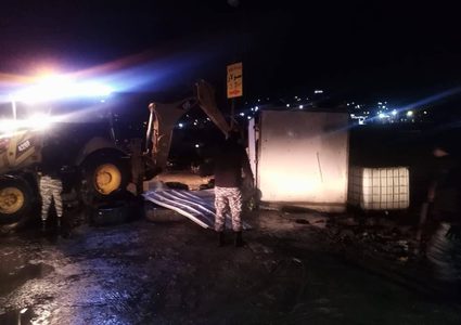 الخليل: الضابطة والاستخبارات يغلقان نقطة بيع سولار غير قانوني