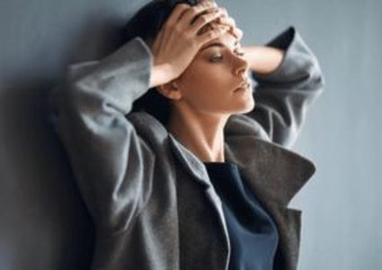 ما هو تأثير الإجهاد والقلق النفسي على صحة جلدك؟