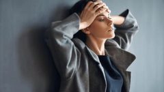 ما هو تأثير الإجهاد والقلق النفسي على صحة جلدك؟