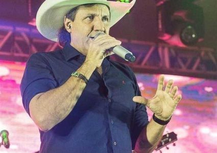 وفاة الفنان البرازيلي جوليانو أثناء غنائه على المسرح