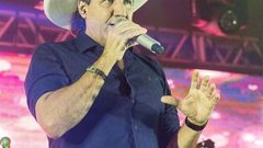 وفاة الفنان البرازيلي جوليانو أثناء غنائه على المسرح