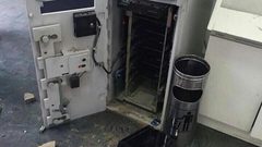 مجهولون يسرقون صرافا آليا لاحد البنوك  في مدينة البيرة