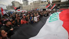 متظاهرو العراق يهتفون بنداء "لا لأميركا لا لإيران"