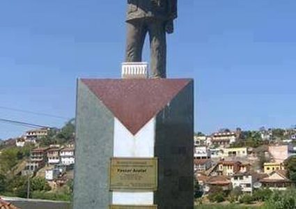 أول تمثال لـ"أبو عمار" ببلدة برازيلية