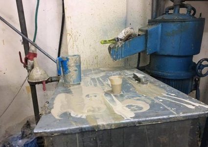 إغلاق معمل لتصنيع الطحينية في الخليل