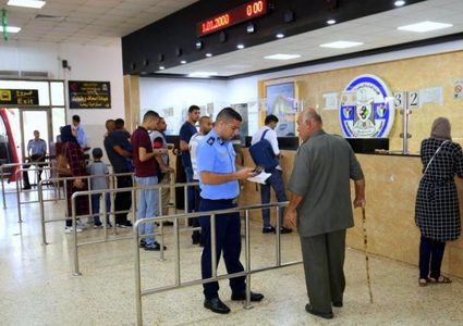 الشرطة: توقيف 190 مطلوبا عبر معبر الكرامة الأسبوع الماضي