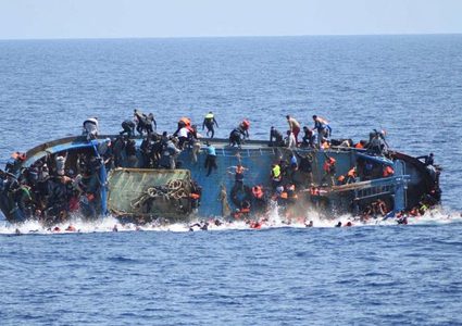 مصرع 12 مهاجرا بغرق قارب يقل 50 شخصا في اليونان