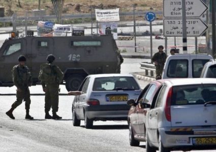 الاحتلال يحتجز عشرات المركبات قرب مفرق عناتا شرق القدس