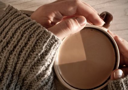 طرق طبيعية للشعور بالدفئ والابتعاد عن أضرار الدفاية في الشتاء