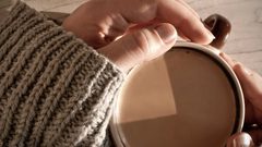 طرق طبيعية للشعور بالدفئ والابتعاد عن أضرار الدفاية في الشتاء