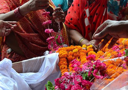 الهند.. إمرأة تستيقظ من الغيبوبة أثناء التحضير لدفنها !