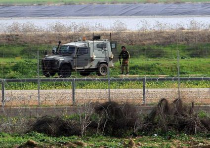 الاحتلال يستهدف المزارعين ورعاة الأغنام على حدود غزة