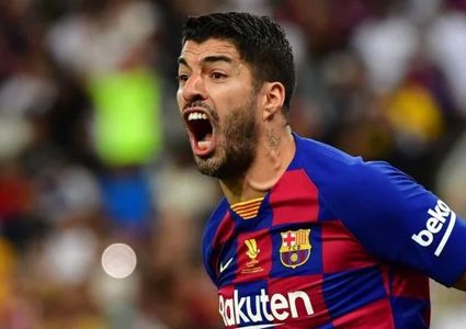 عملية جراحية تبعد اللاعب سواريز عن برشلونة حتى نهاية فبراير