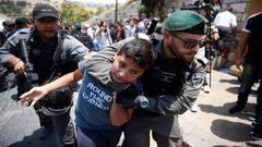 نادي الأسير: الاحتلال يقرر نقل 60 أسيرًا قاصرًا لسجن الدامون